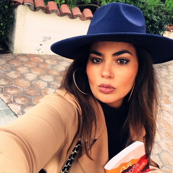 Meet your Posher, Nissa - Picture 1 of 1